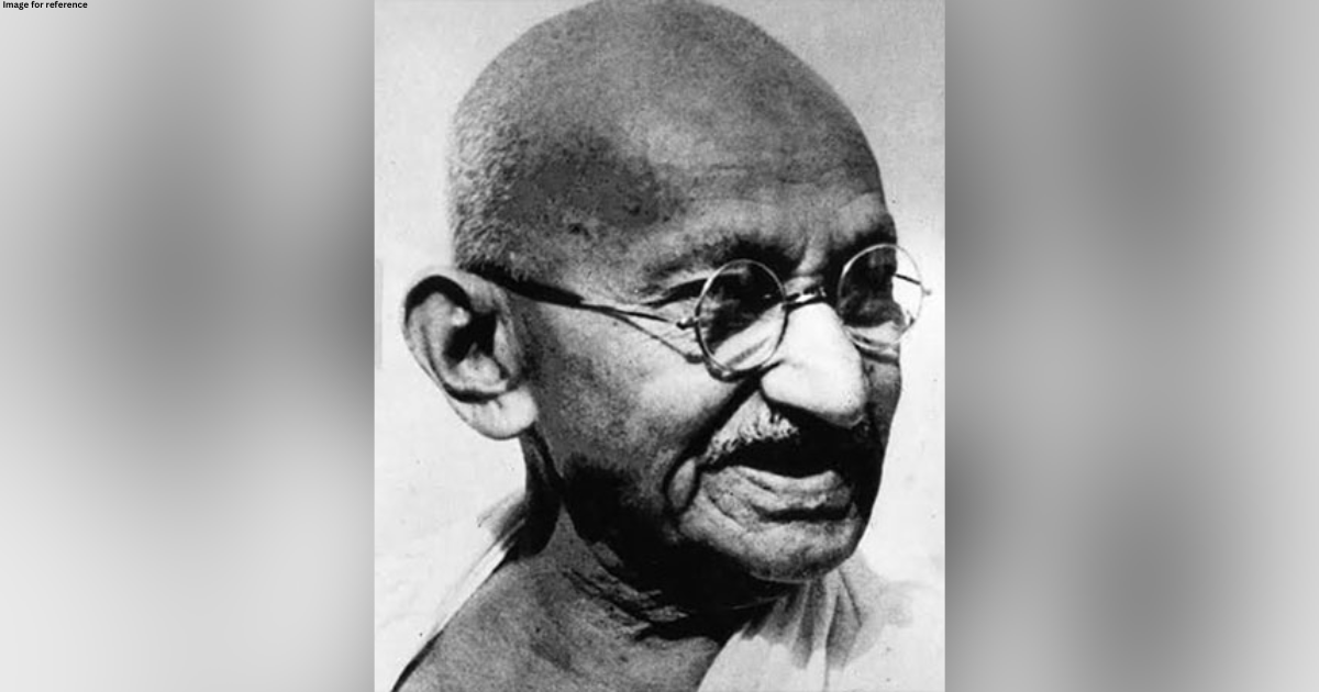 PM Modi, Amit Shah pay tributes to Mahatma Gandhi on Martyrs' Day